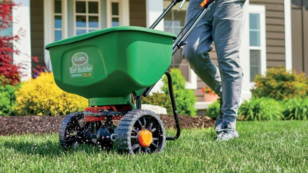 Scotts Turf Builder EdgeGuard DLX Lawn Spreader